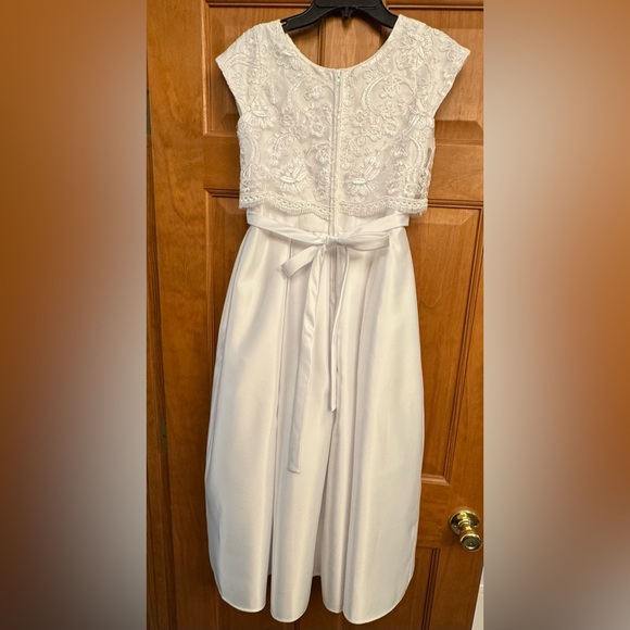 Sweet Kids White Embroidered Mesh Crop Top Satin Communion Dress with pockets. - Picture 2 of 5